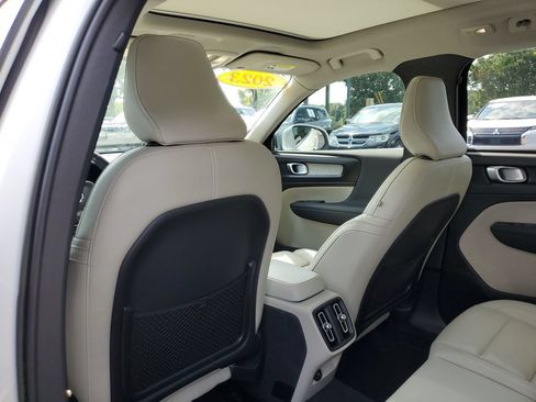 Used 2023 Volvo XC40 B5 Plus AWD/4WD image 13