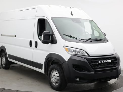 Used 2025 RAM ProMaster 2500 w/ Convenience Group FWD image 3