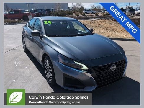 Used 2024 Nissan Altima 2.5 SV image 1