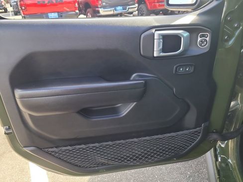 Used 2021 Jeep Gladiator Willys image 14