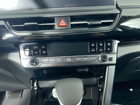 Certified 2025 Kia Seltos S AWD/4WD image 24