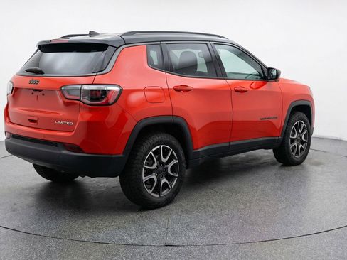 Used 2025 Jeep Compass Trailhawk AWD/4WD image 9