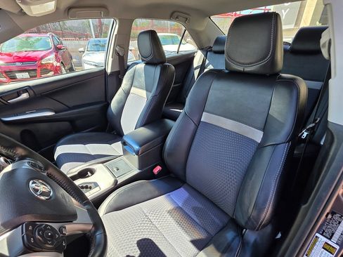 Used 2014 Toyota Camry SE FWD image 21