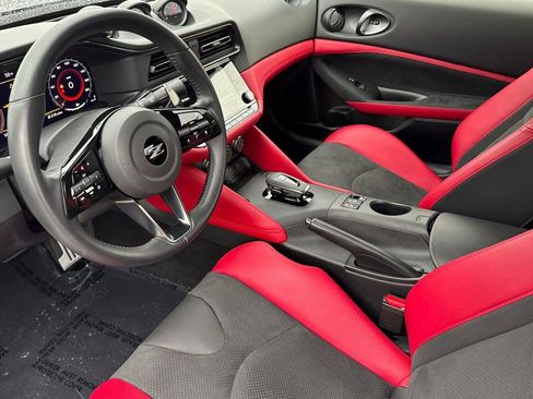 Used 2025 Nissan Z Performance w/ Floor Mat Package RWD image 9