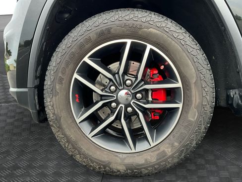 Used 2017 Jeep Grand Cherokee Trailhawk AWD/4WD image 14