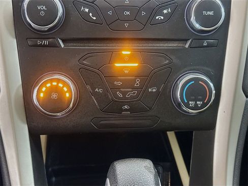 Used 2015 Ford Fusion SE image 15