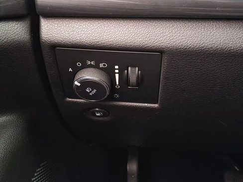 Used 2020 Jeep Grand Cherokee Altitude image 24