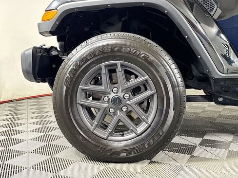 Used 2024 Jeep Gladiator Sport AWD/4WD image 28