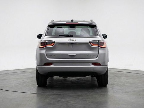 Used 2025 Jeep Compass Trailhawk image 7