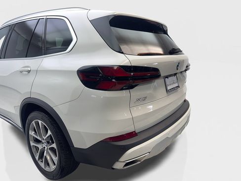 Used 2024 BMW X5 xDrive40i w/ Parking Assistance Package AWD/4WD image 19