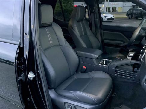 Used 2025 Toyota 4Runner Limited AWD/4WD image 9