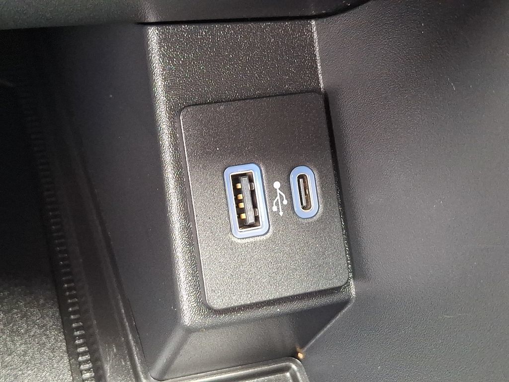 Used 2021 Ford Edge ST-Line AWD/4WD image 26