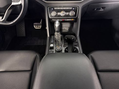 Used 2022 Volkswagen Atlas Cross Sport SEL R-Line image 17