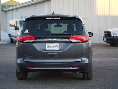 Used 2020 Chrysler Voyager LX image 4