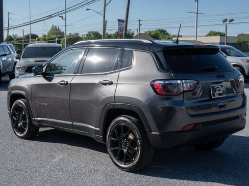 Used 2023 Jeep Compass Latitude AWD/4WD image 8
