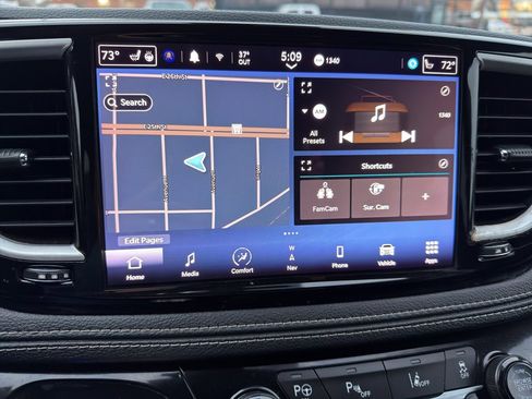 Used 2022 Chrysler Pacifica Touring-L w/ Uconnect Theater Family Group image 22