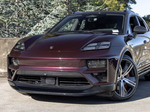 Certified 2024 Porsche Macan Turbo Electric AWD/4WD image 7