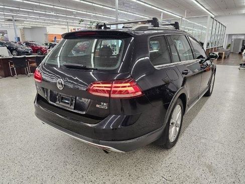 Used 2018 Volkswagen Golf Alltrack S image 4