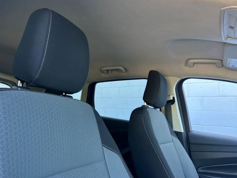 Used 2019 Ford Escape SE image 18