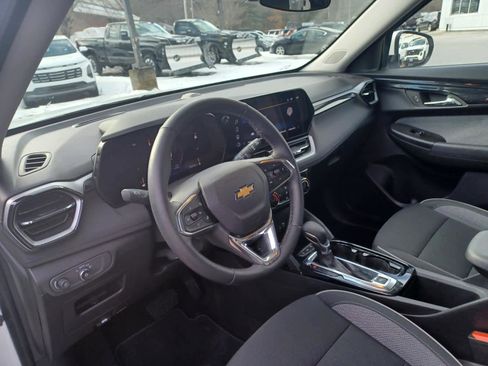 Used 2025 Chevrolet TrailBlazer LT w/ LT Cold Weather Package image 8