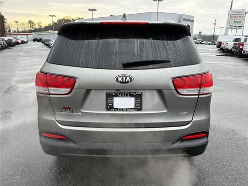 Used 2016 Kia Sorento LX w/ LX Convenience Package image 6