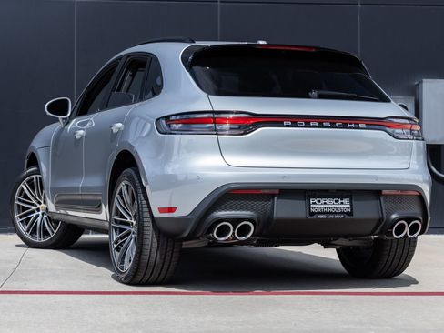 Certified 2026 Porsche Macan AWD/4WD image 3