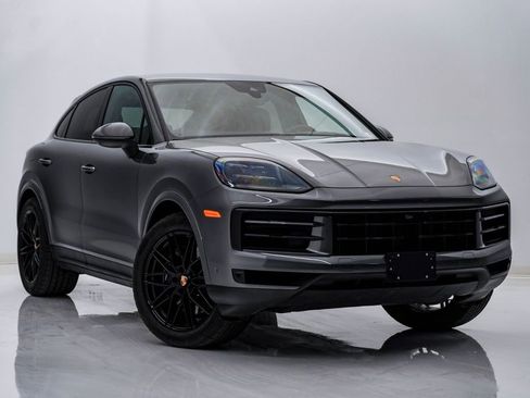 Used 2025 Porsche Cayenne Coupe image 8