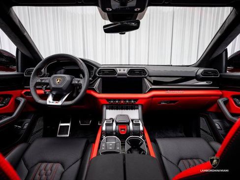 Used 2025 Lamborghini Urus SE AWD/4WD image 35