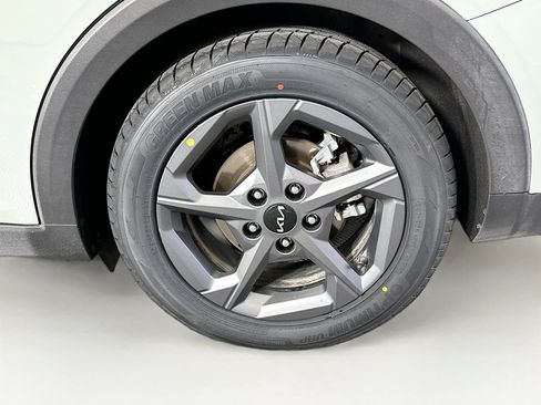 Used 2025 Kia K4 LXS image 11