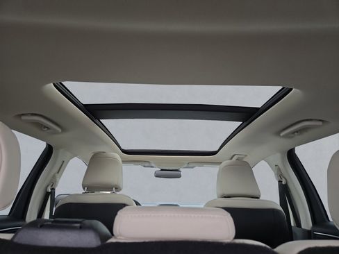 Certified 2022 Ford Edge Titanium w/ Class II Trailer Tow Package image 25