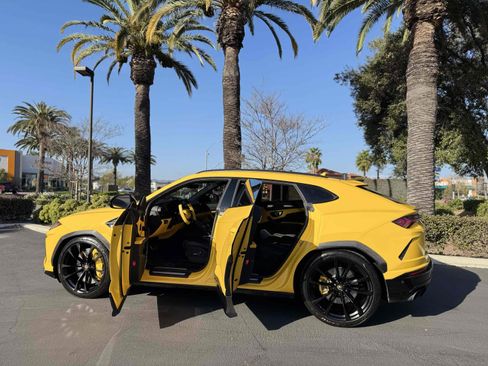 Used 2021 Lamborghini Urus image 12