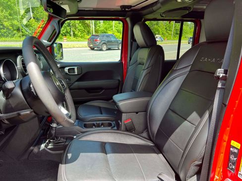Used 2023 Jeep Wrangler Unlimited Sahara w/ Cold Weather Group AWD/4WD image 22
