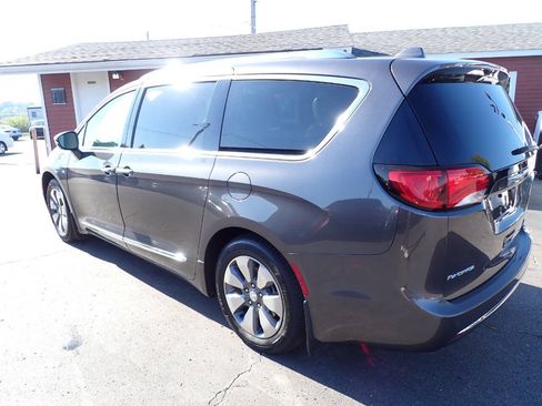Used 2018 Chrysler Pacifica Limited w/ Advanced Safetytec Group FWD image 4