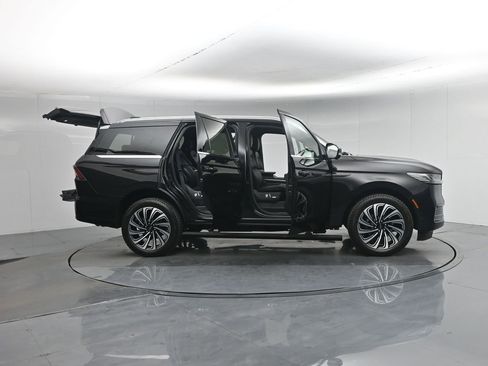 Used 2025 Lincoln Navigator Black Label AWD/4WD image 3