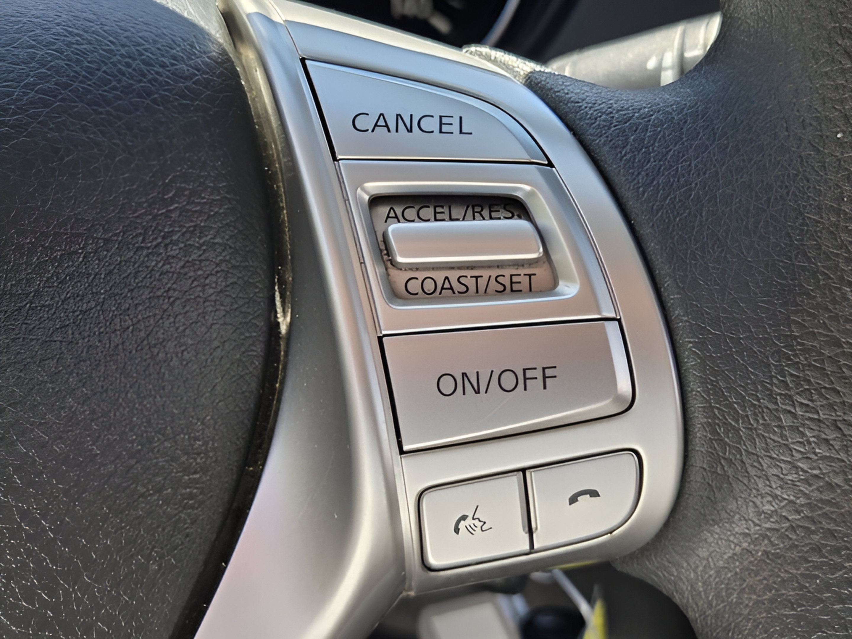 Used 2014 Nissan Rogue S FWD image 20
