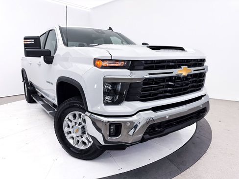 Used 2025 Chevrolet Silverado 3500 LT w/ Safety Package image 5