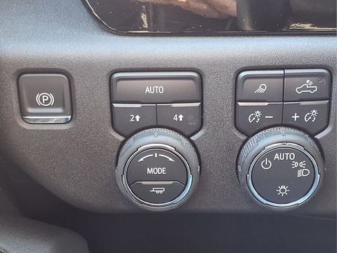 Used 2025 Chevrolet Silverado 1500 LT w/ Safety Package image 15