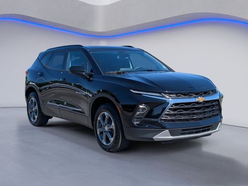 Used 2024 Chevrolet Blazer LT w/ Convenience Package FWD image 5