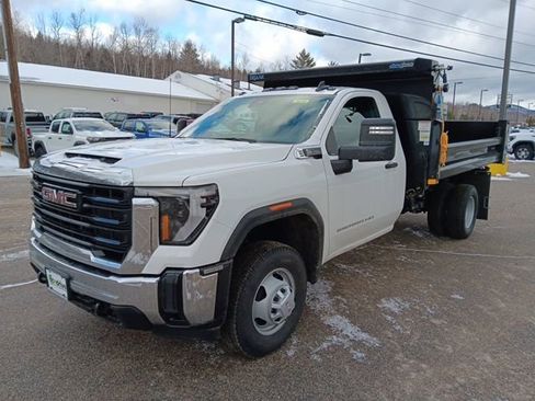 New 2026 GMC Sierra 3500 Pro w/ Convenience Package image 3