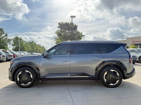 Used 2024 Kia EV9 Land AWD/4WD image 7