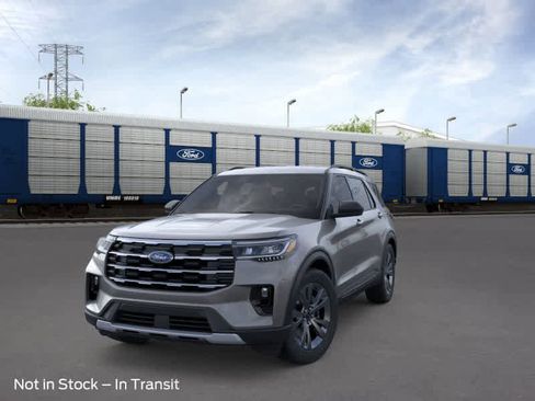 New 2026 Ford Explorer Active w/ Active Comfort Package image 2