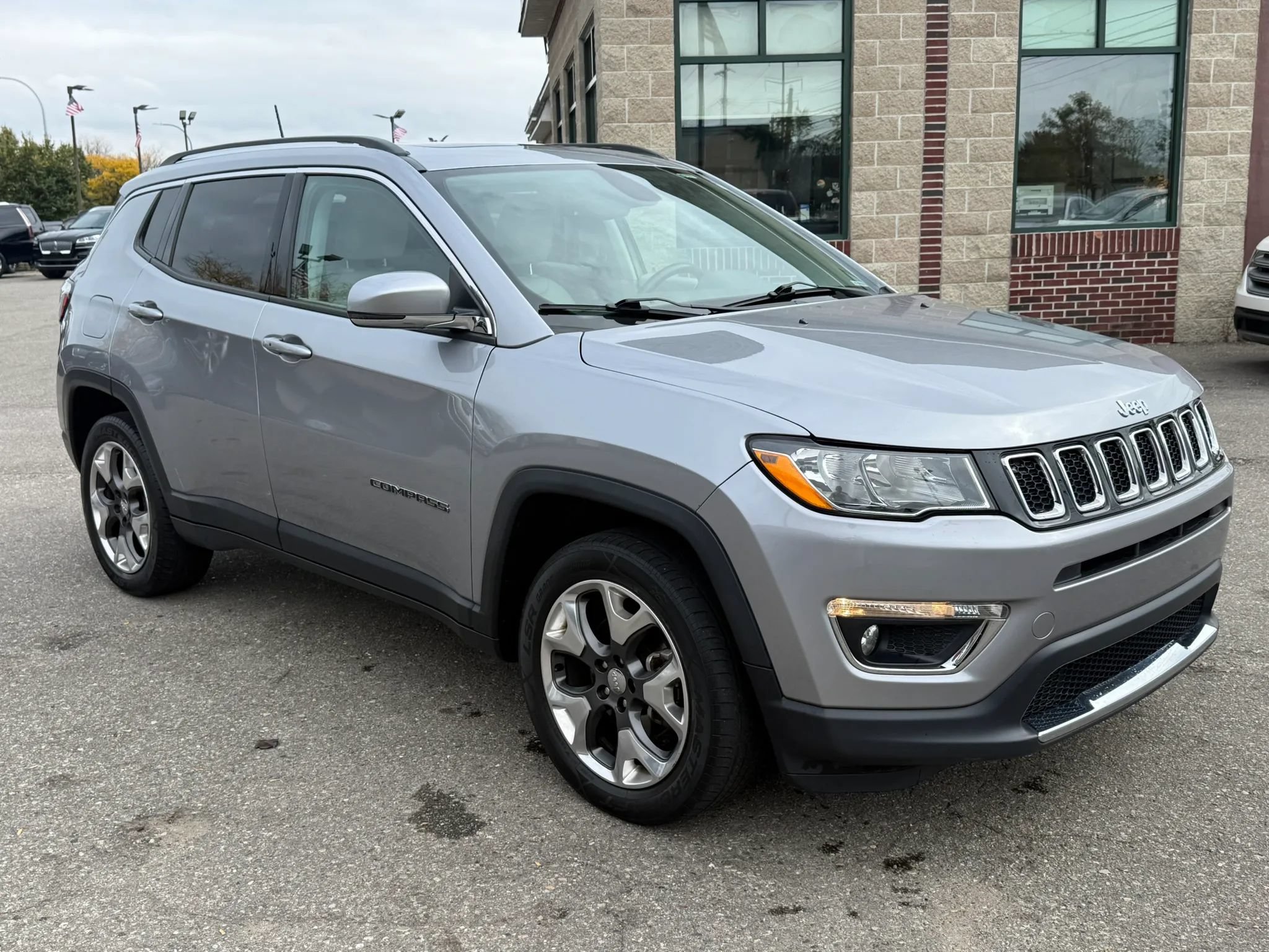 Used 2017 Jeep Compass Limited AWD/4WD image 3