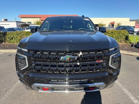 Used 2025 Chevrolet Suburban Z71 image 23