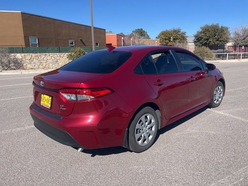 Used 2025 Toyota Corolla LE image 2