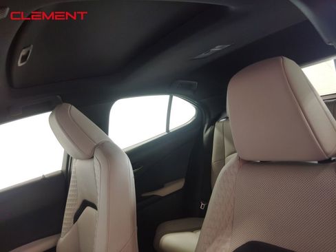 Used 2019 Lexus UX 250h w/ Premium Package image 23