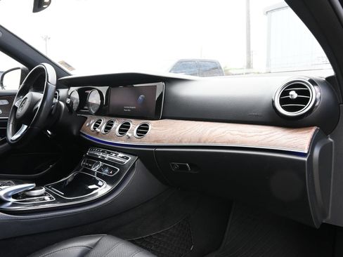 Used 2017 Mercedes-Benz E 300 image 22