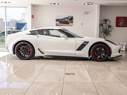 Used 2019 Chevrolet Corvette Z06 w/ Battery Protection Package image 10