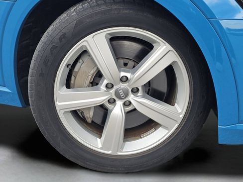 Used 2019 Audi e-tron Prestige w/ Prestige Package image 18