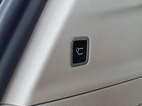 Used 2023 Chrysler Voyager LX FWD image 24