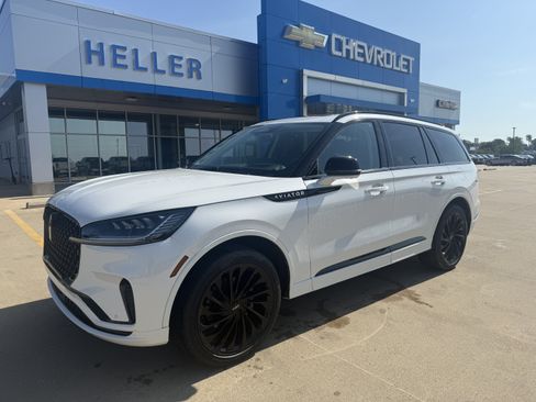 Used 2026 Lincoln Aviator Reserve w/ Jet Appearance Package AWD/4WD image 3